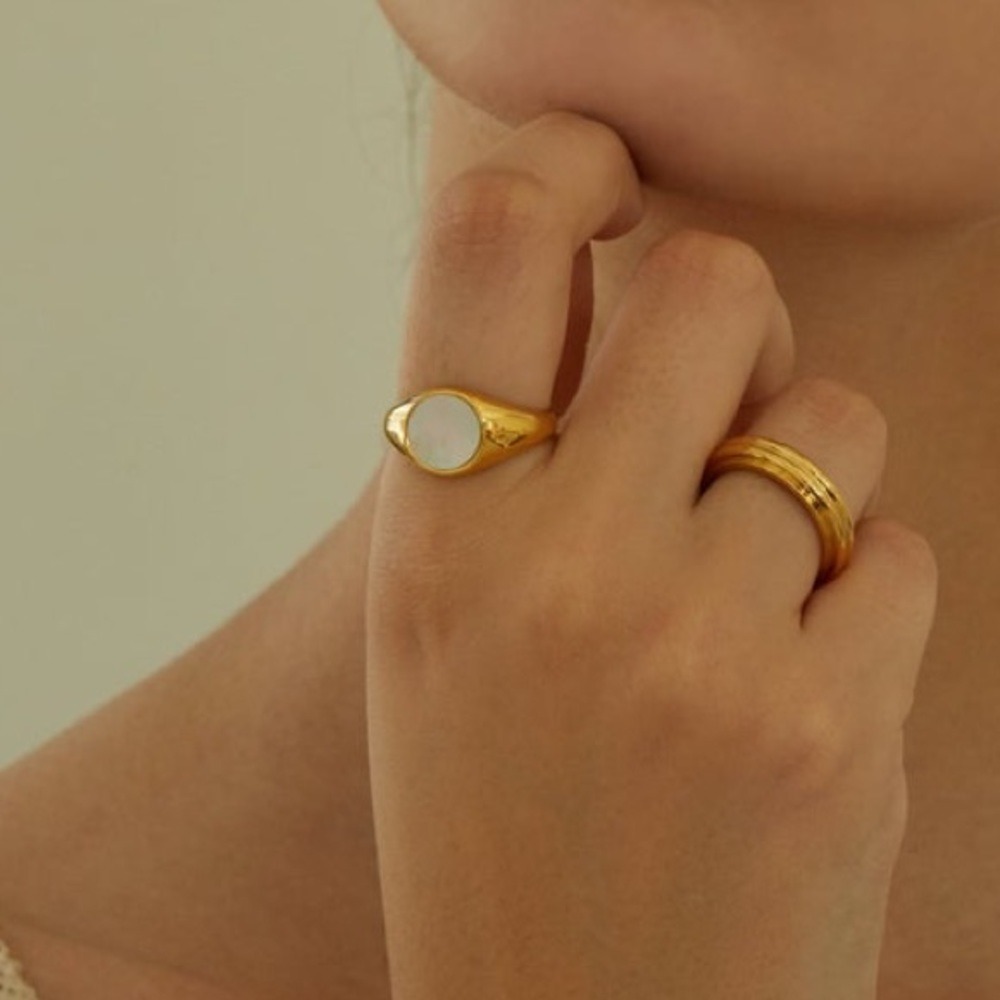 Round shell signet ring - Picture 6 of 8